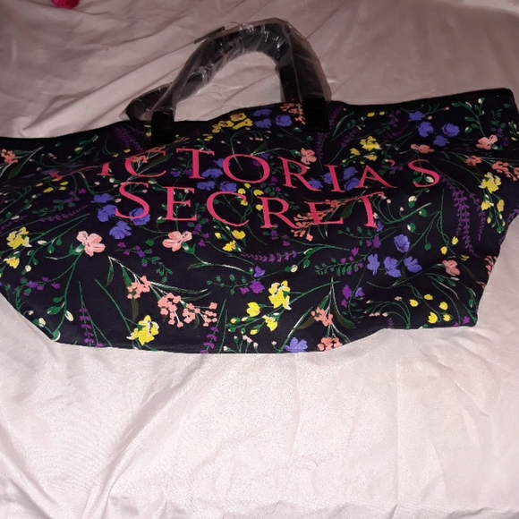 Victoria's Secret bag - Picture 1 of 2